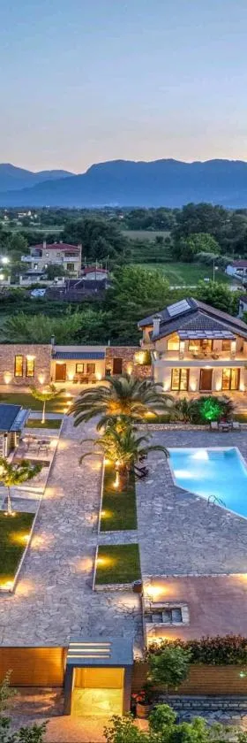 Vintage Suites Trikala，位于特里卡拉的酒店