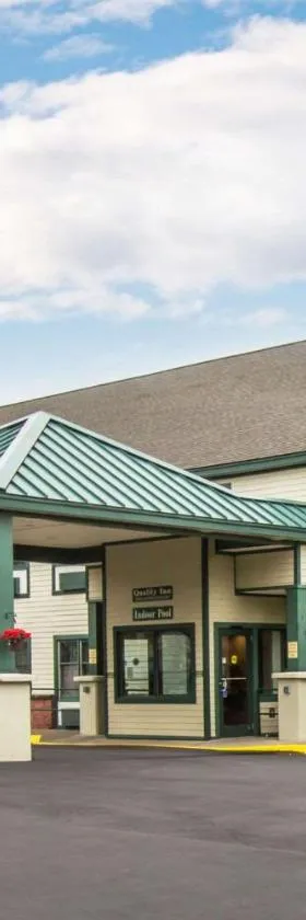 Econo Lodge Glens Falls - Lake George，位于格伦斯福尔斯的酒店