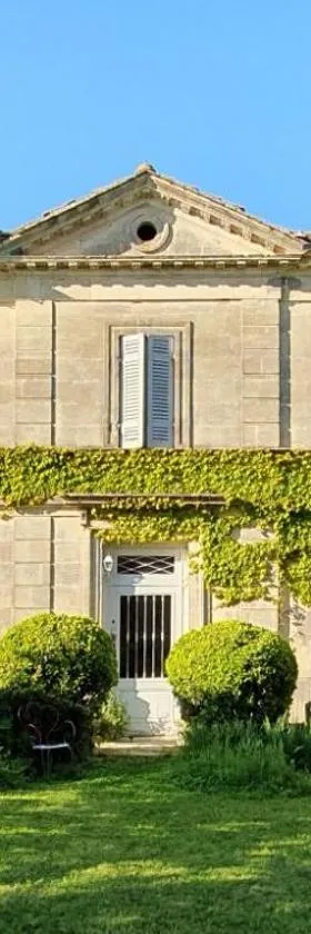 Chambres d'hôtes La Hourqueyre，位于Saint-Yzans-de-Médoc的酒店