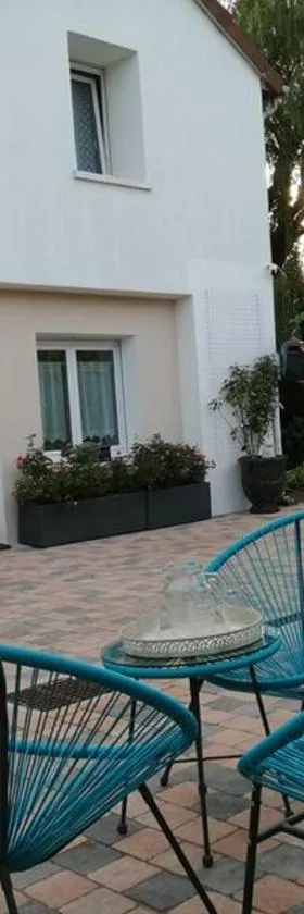 Gîte coté Jardin，位于Isles-sur-Suippe的酒店