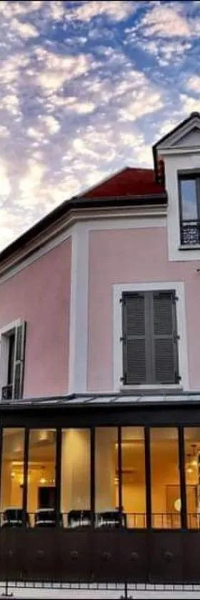 Hôtel Pavillon Hugo，位于讷穆尔的酒店