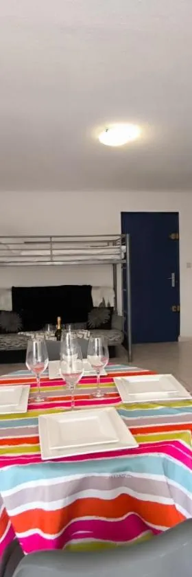 Appartement cosy 36m2 face à la mer，位于Sainte-Marie-Plage的酒店