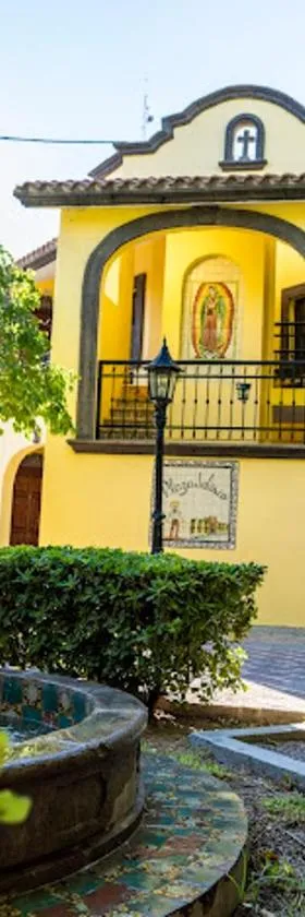 Hotel Suites El Paseo，位于华雷斯城的酒店