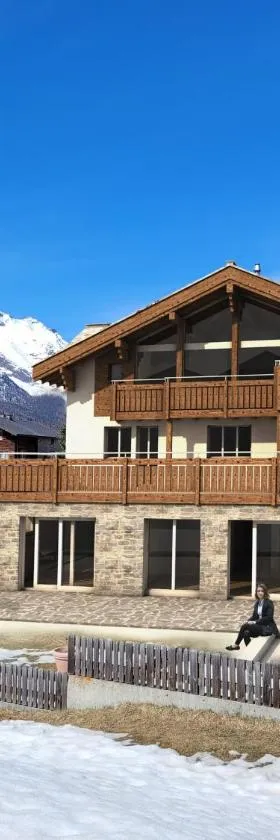 Chalet Wiesengrund ENZIAN ALPENROSE，位于萨斯阿尔马格尔的酒店