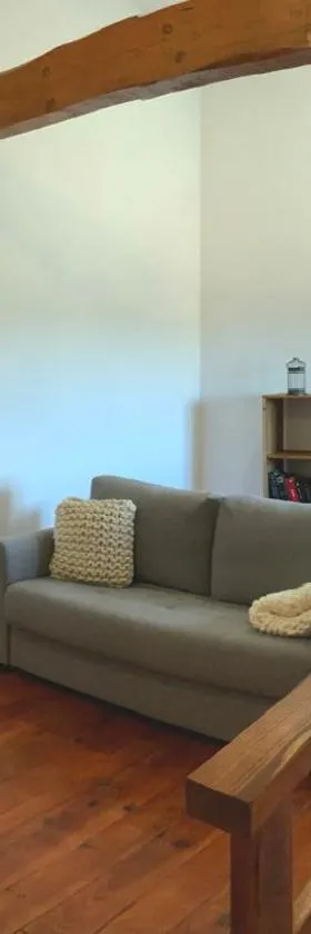 Appartement，位于Rousson的酒店