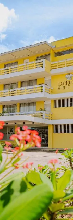 Hotel Cacique T，位于Cereté的酒店