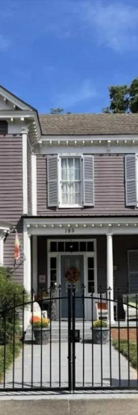 The Wynne House Inn，位于Holly Springs的酒店