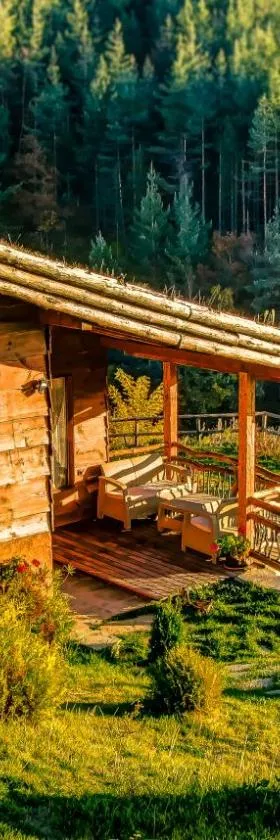 Панорама хаус Лещен и еко къщи Дървена и Землянка，位于莱什顿的酒店