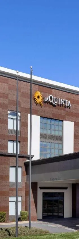 La Quinta Inn & Suites by Wyndham Mooresville，位于穆尔斯维尔的酒店
