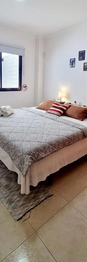 ALMar We Go! Habitaciones Privadas en Alcalá - Private Rooms - Pièces privées - in shared Apartment，位于阿尔卡拉的酒店