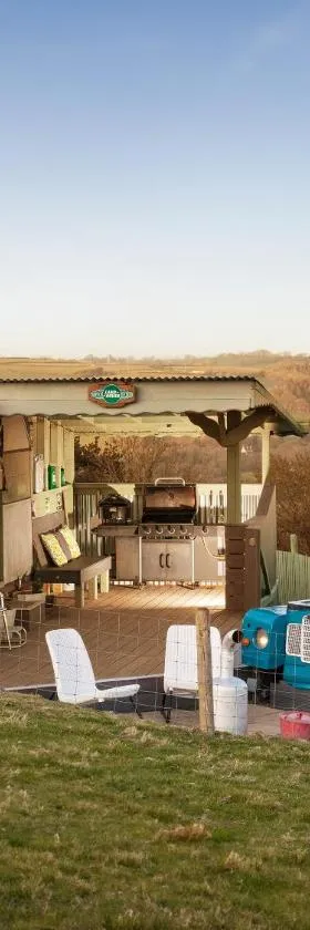 Bluebird Penthouse & Land Rover Hot Tub，位于High Bickington的酒店