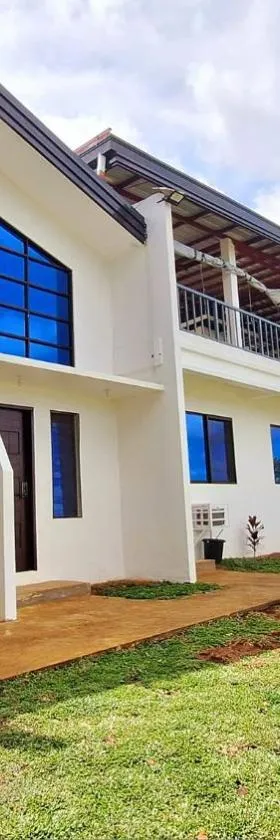 Concetta Tourist Inn Hotel，位于Manolo Fortich的酒店