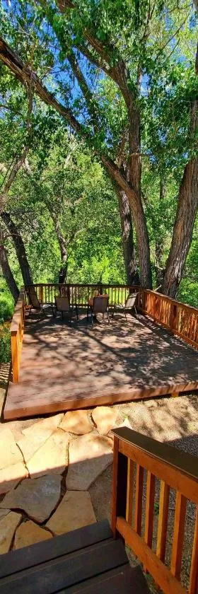 Virgin River Retreat East Zion & Bryce，位于格伦代尔的酒店