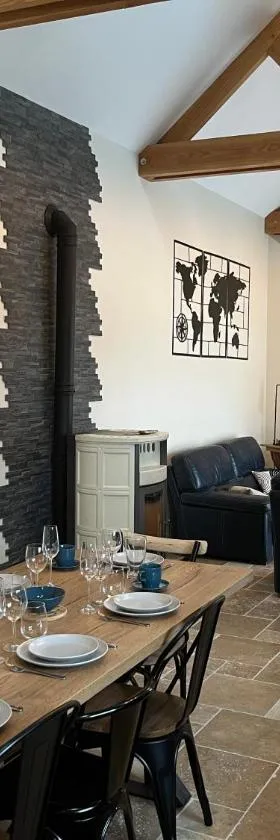 Gîte 2 de l être aux rues，位于Marmouille的酒店