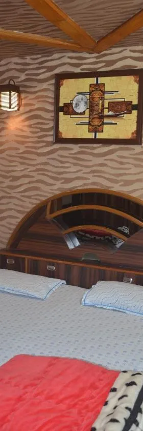 Shree Rudra Home Stay - 1BHK & 2BHK Home Stay Apartment，位于博瓦利的酒店