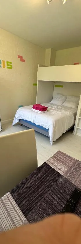 Chambre Familiale Tetris，位于卡斯特尔的酒店