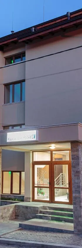 Family Hotel Relaxa，位于萨帕雷瓦巴尼亚的酒店