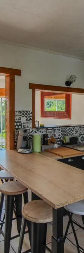 Charmante Maison avec Terrasse，位于圣瓦利耶的酒店