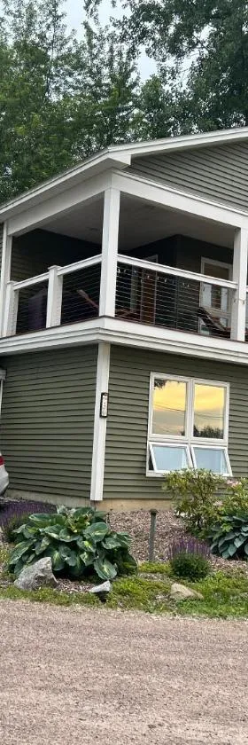 Roberts Lake House Room #3，位于科尔切斯特的酒店