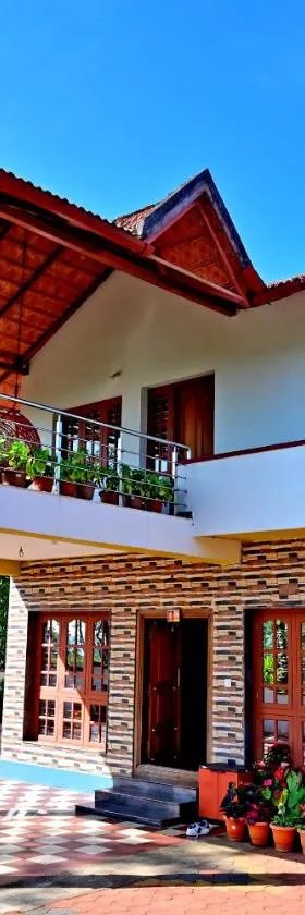 Hulihara Homestay - Full Villa, Coffee Estate & Balcony View，位于瑟格莱什布尔的酒店
