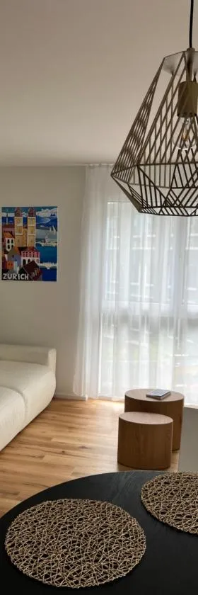 Modern Luxury Apartment Near Airport & Zurich City，位于克洛滕的酒店