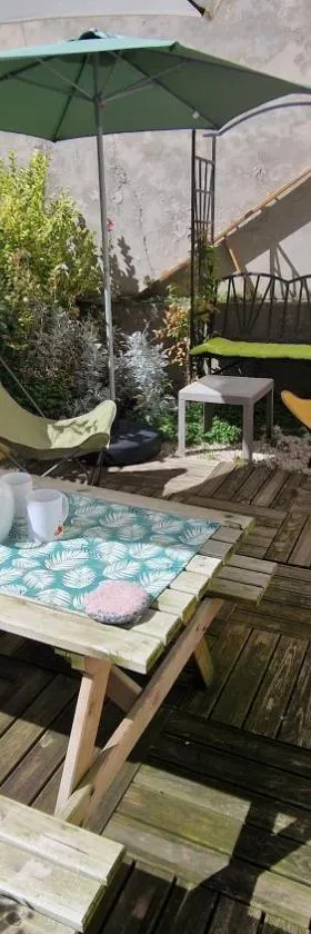 Petit cocon avec jardin, parking et plage à 150m, Le Havre，位于Le Perrey的酒店