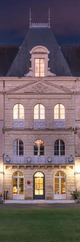 Château de Briançon, The Originals Relais，位于Bauné的酒店