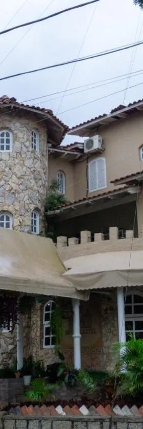 Canoas Hotel Castel，位于卡诺阿斯的酒店