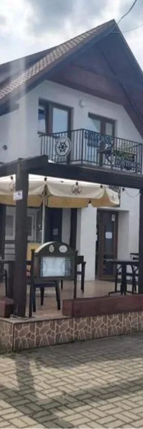 Tawerna Portowa，位于Uraz的酒店