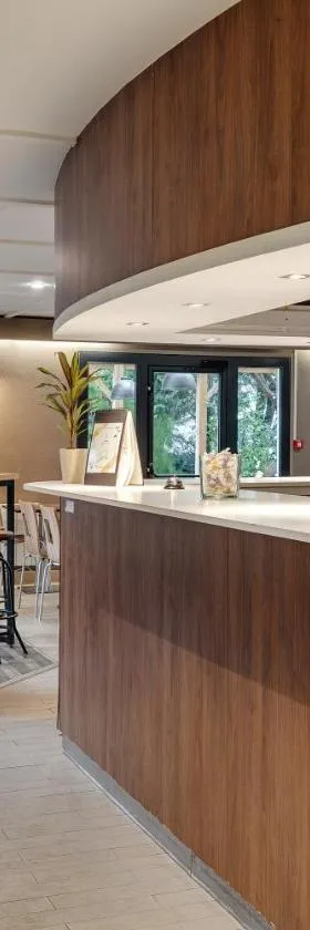 钟楼贝图纳弗奇耶尔贝图那酒店，位于丰奎尔雷斯·莱斯·贝图的酒店