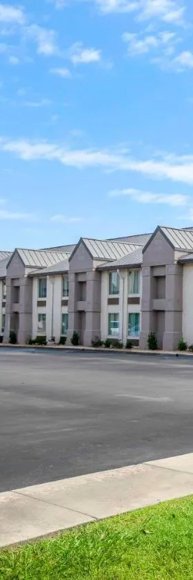 Comfort Inn Petersburg Near Fort Gregg-Adams，位于彼得斯堡的酒店
