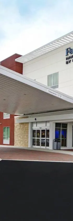 Fairfield Inn & Suites by Marriott Savannah SW/Richmond Hill，位于列治文山的酒店