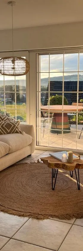 Boho appartement dans villa à Grandson，位于Grandson的酒店