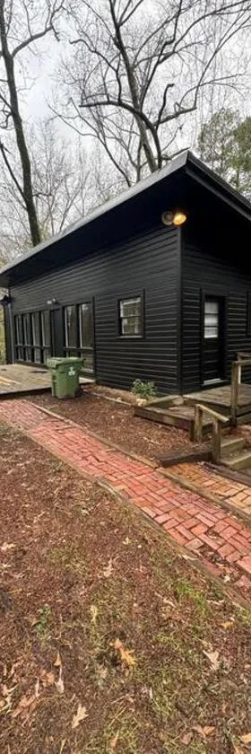 Creekside Cabin - 5 Mins from LA TECH and Sports Complex，位于拉斯顿的酒店