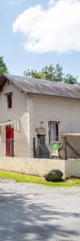 Gîte de la Chazotte，位于Bussière-Dunoise的酒店