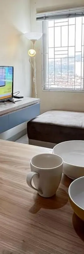 Apt Pinewood 2BR with Pool n Wi-Fi by 2ndHome，位于Cilimus 2的酒店