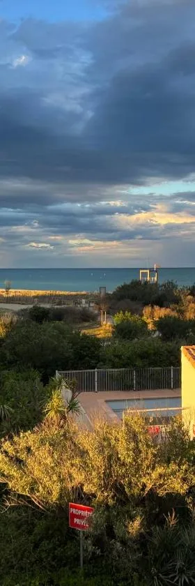 Le Panorama du Tropique Saint Cyprien - Saint-Cyprien-Plage - Perpignan 66 Vue mer - Front de mer，位于圣西普里安的酒店