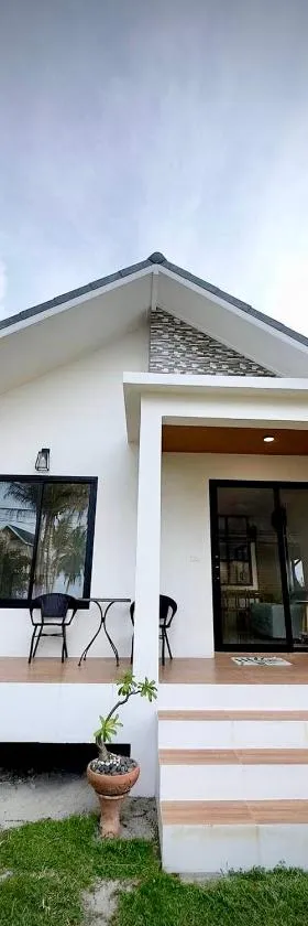 White Pearl 2BR Beachfront House Malibu Seaview，位于美翰的酒店