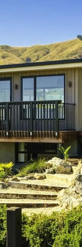Pohara's Seaside Accommodation，位于Pohara的酒店