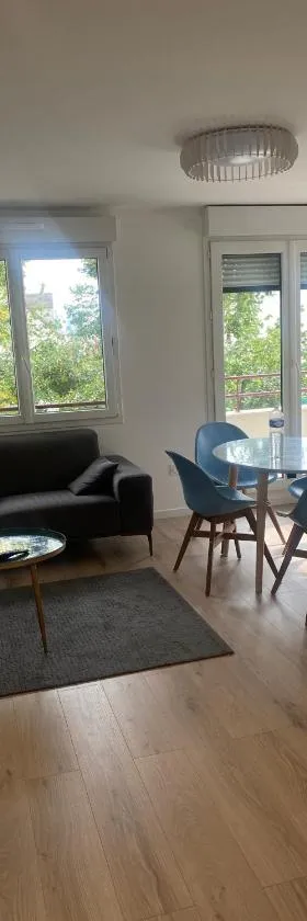 AG Immobilier 95，位于贝宗的酒店