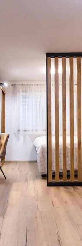 Wooden gem By HOME Apartments，位于Novi Zagreb的酒店