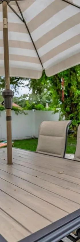 The Bardmoor a Luxury Family Retreat in St Pete，位于Seminole的酒店