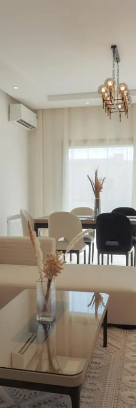 Bright and Cozy New 3 Bedrooms Apartment，位于突尼斯的酒店