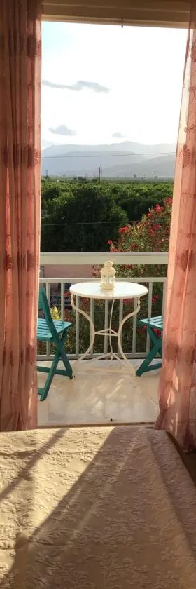 Lidas Golden View-All around veranda apartment，位于纳夫普利翁的酒店