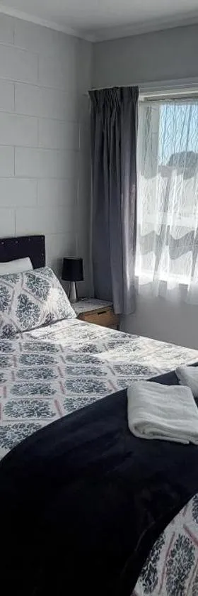 Fantastic Two Bedroom Unit，位于卡塔尼的酒店