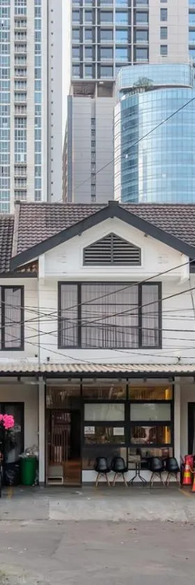 Mono Coliving Kencana, Surabaya，位于Gunungsan的酒店