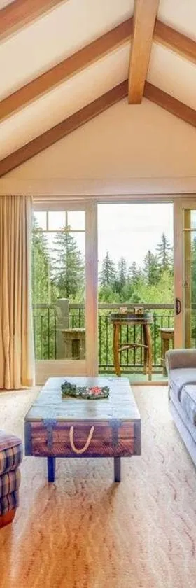 5036 Suncadia Lodge Penthouse with Full Kitchen & Balcony，位于克利埃勒姆的酒店