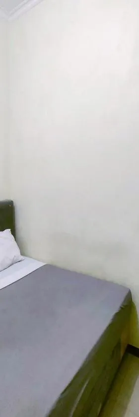 Djati Homestay Redpartner near Gor Djarum Kudus，位于Kudus的酒店