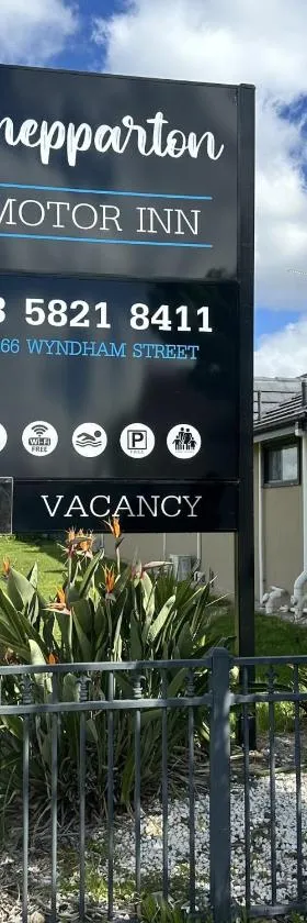 SHEPPARTON MOTOR INN Tudor House Motel，位于谢珀顿的酒店