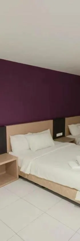 SR旅馆，位于Simpang Renggam的酒店
